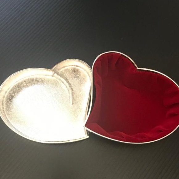 International Silver Company Heart Jewelry Box - Picture 4 of 6